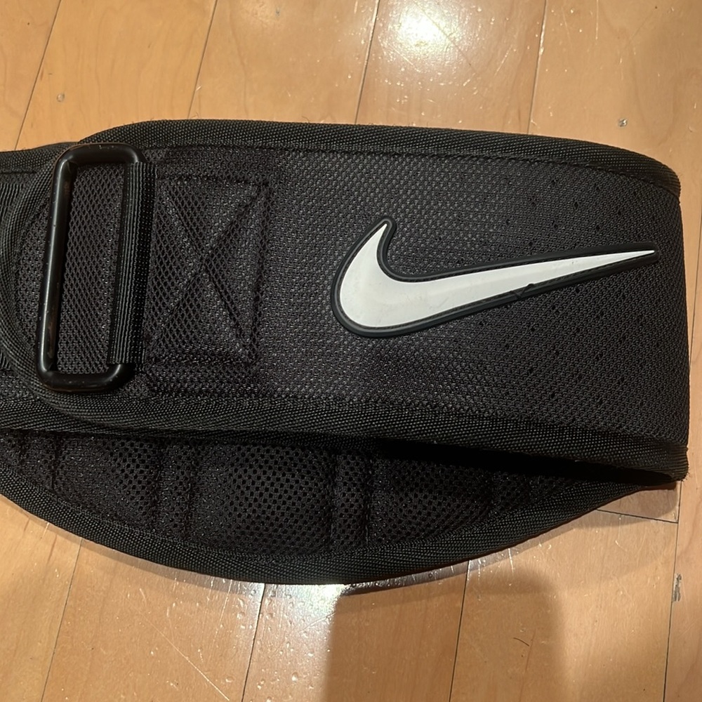 COPY - Nike weight lifting belt size large - Picture 3 of 4